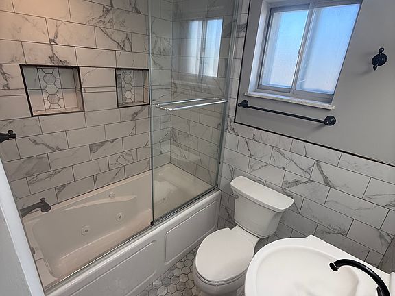 3rd image of 903 Chester Ave Floor 1
