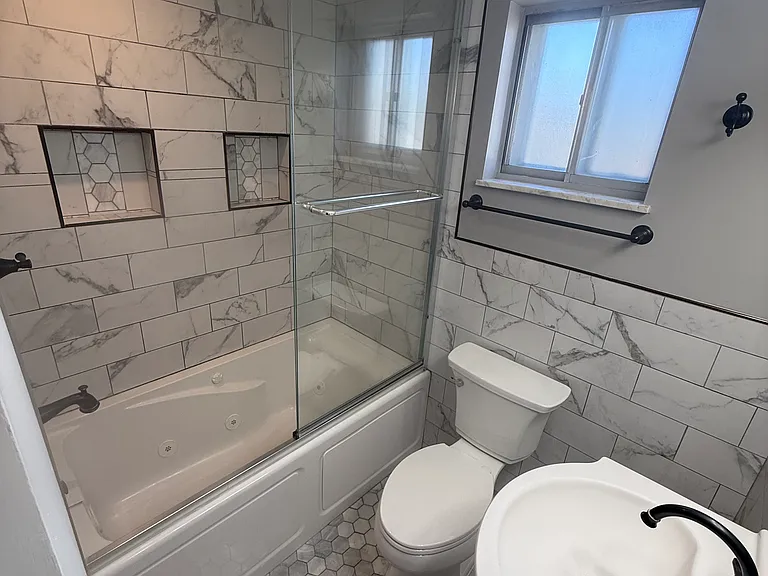 903 Chester Ave #1 — Photo 3