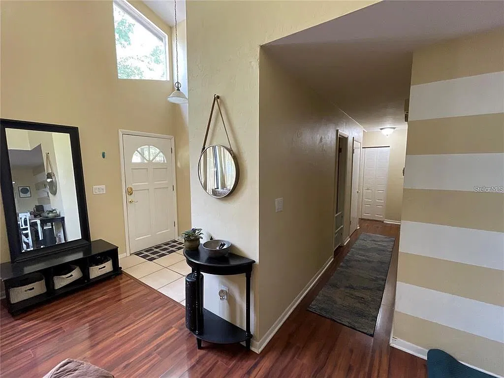 3 bed, 2.0 bath, 1394 sqft, $1,975 — Photo 3