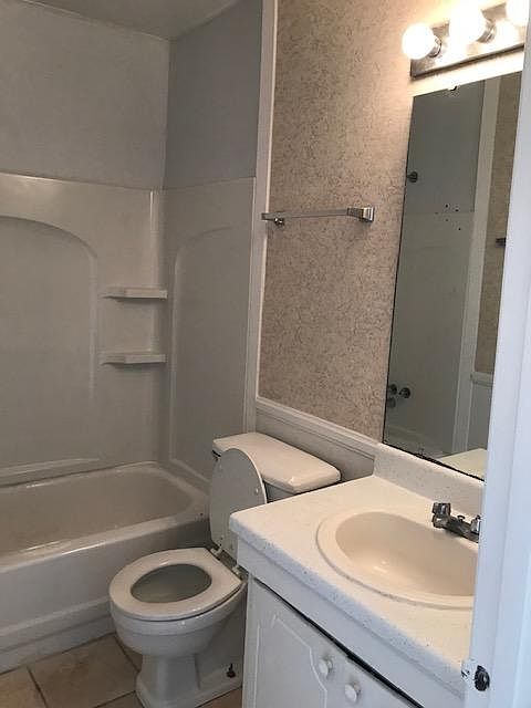 2nd image of 1283 Schaub Dr APT E