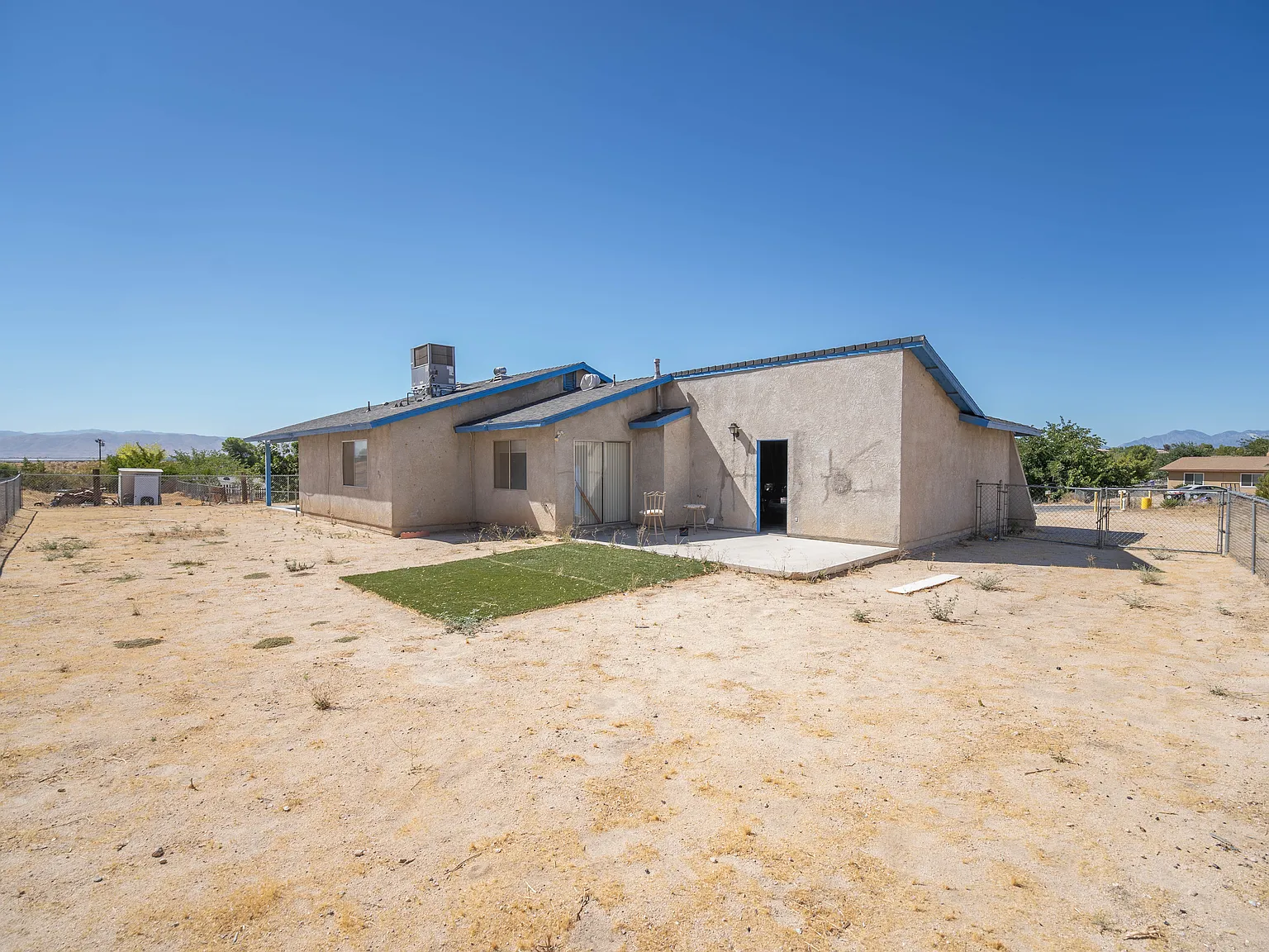 3 bed, 1298 sqft, $2,200 — Photo 3