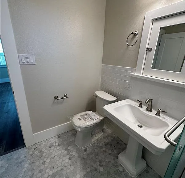 2831 Rowena Ave #3/4 — Photo 11