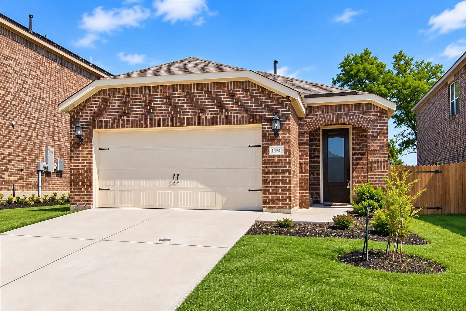 3 bed, 2.0 bath, 1401 sqft, $1,900 — Photo 1