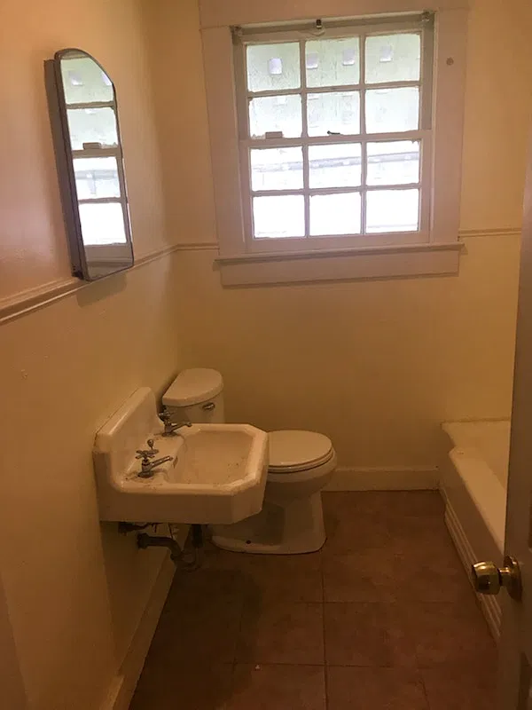 3 bed, 1100 sqft, $1,000 — Photo 1