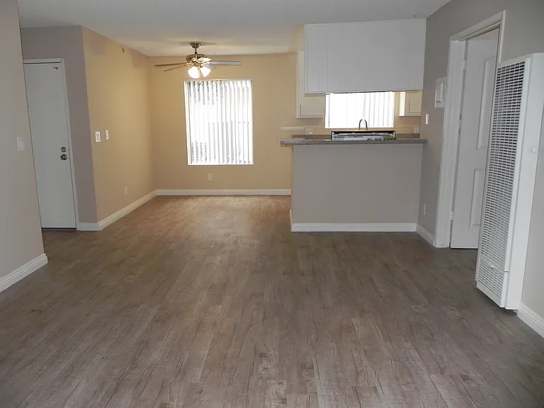 Chapman Villas Apartments — Photo 68