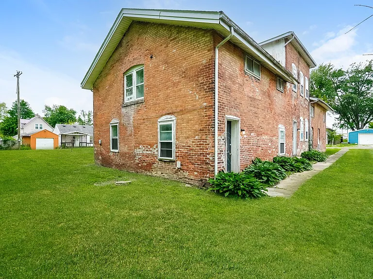 20 Vernon Ave — Photo 4