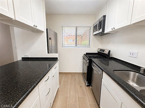 5th image of 15051 Chatsworth St
