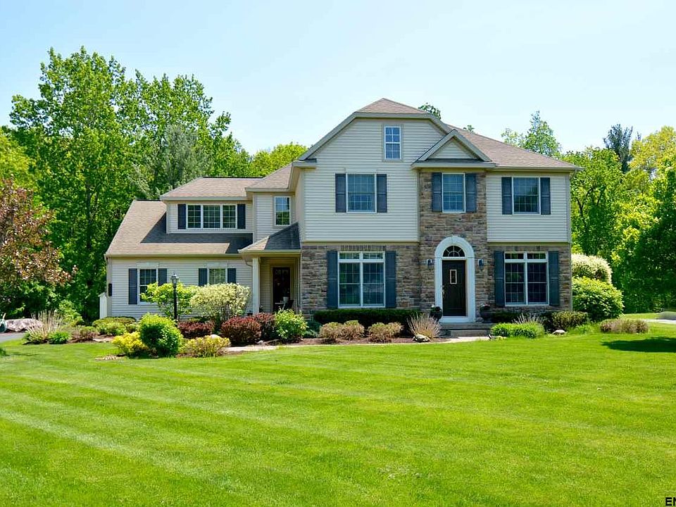 1st image of 9 Hidden Crest Ct