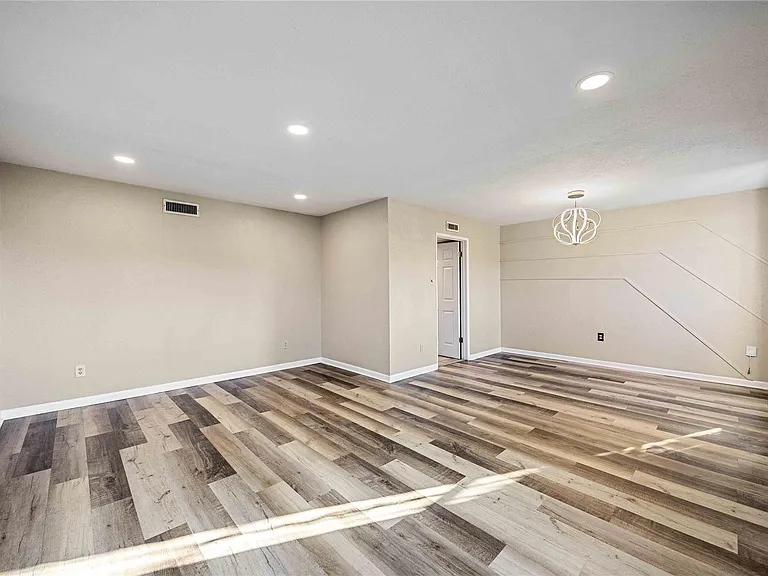 14515 Merry Meadow Dr — Photo 3