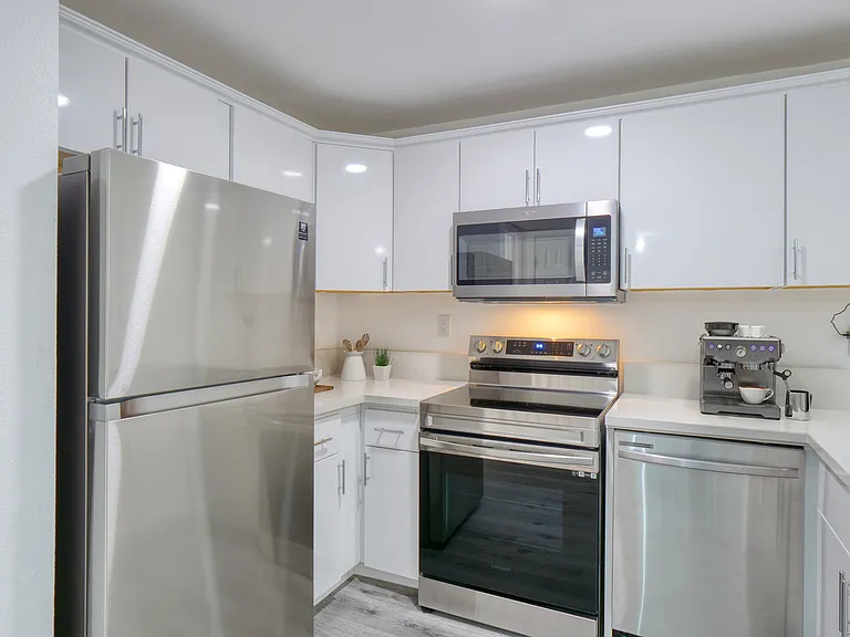 301 North Alvarado Street — Photo 22