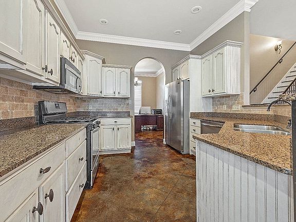 4th image of 752 Pleasant Woods Dr