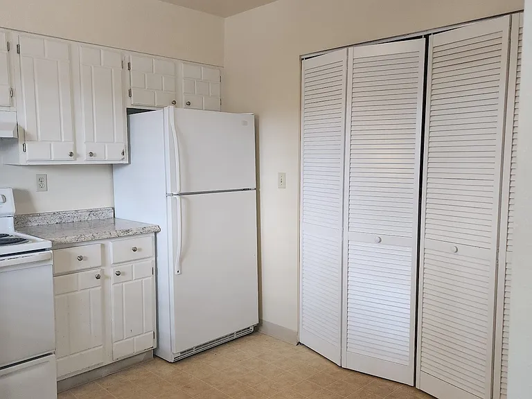1025 Delaware Dr #3 — Photo 3