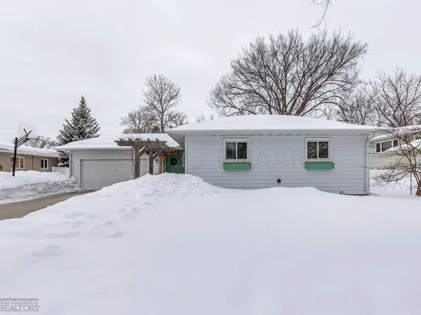 2406 Evergreen Rd N, Fargo, ND 58102