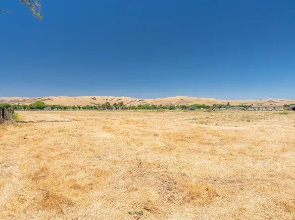 7327 Lovers Ln, Hollister, CA 95023