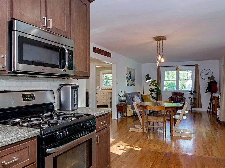 1612 N Roosevelt Ave — Photo 4
