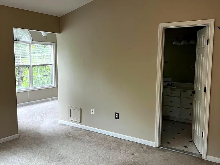 47370 Victoria Falls Sq — Photo 33