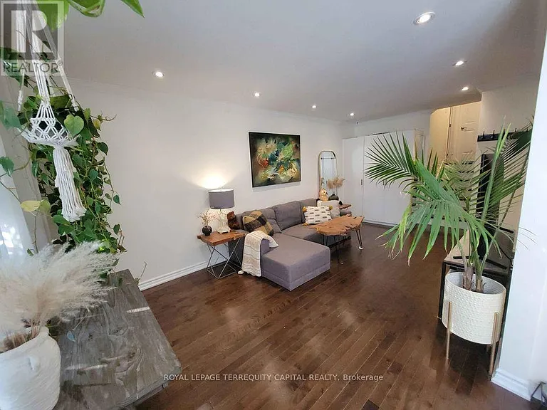 20 Mowat Cres — Photo 7