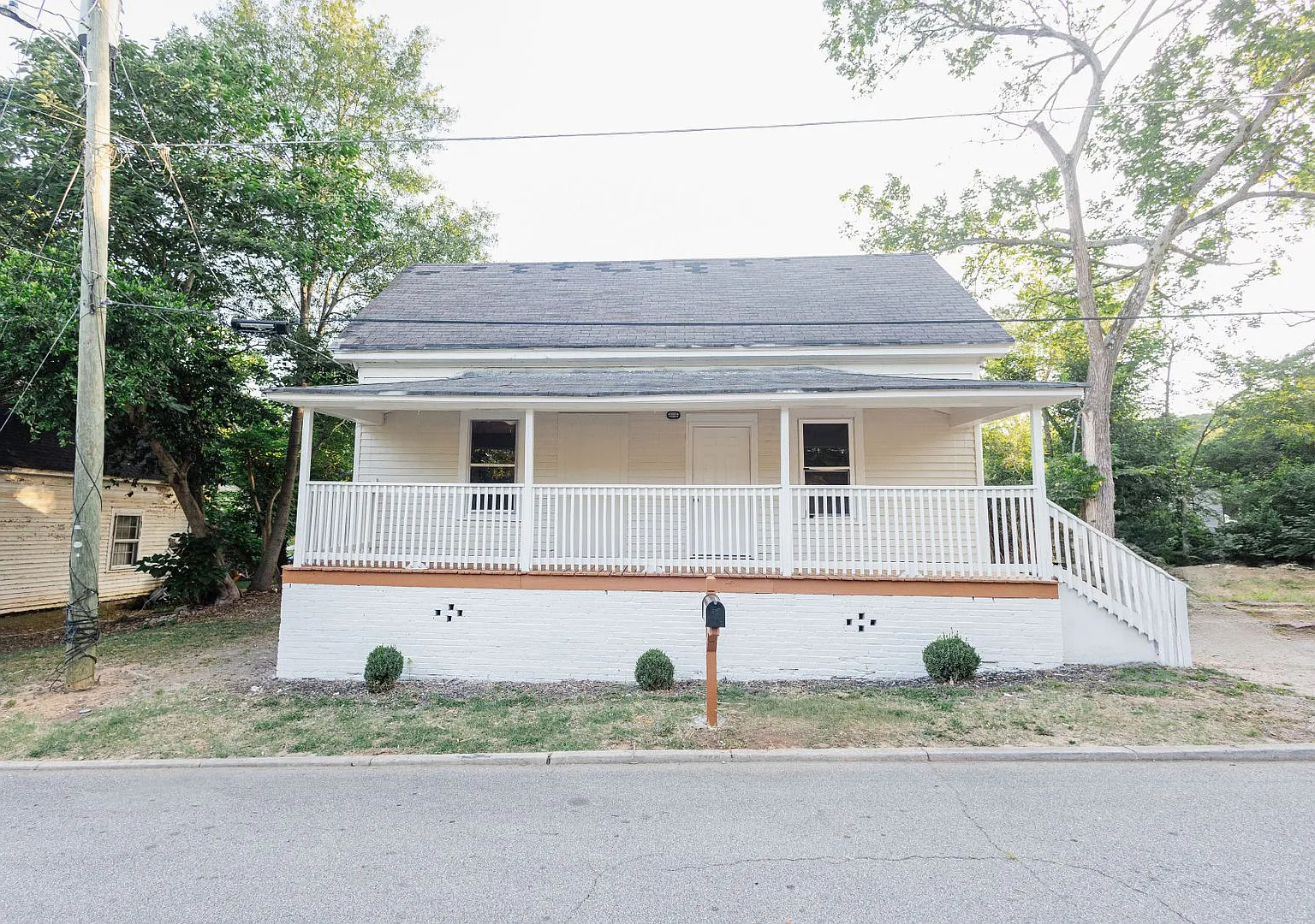 Charming 2-Bedroom Home in Griffin Limited-Time Move-In Special! — Photo 1