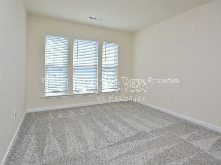 409 Vassar Dr — Photo 18