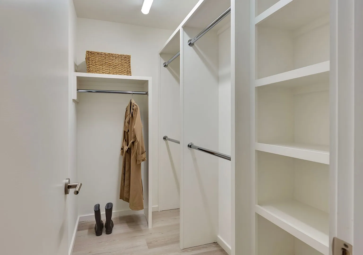 Private Room with Walk-In Closet Utilities & WiFi Included — Photo 4