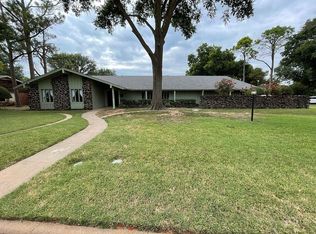 900 Tejas Dr, Burkburnett, TX 76354
