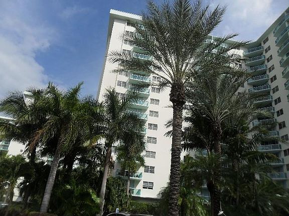 3rd image of 3901 S Ocean Dr APT 6N