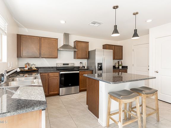 5th image of 36449 W SAN ALVAREZ Avenue