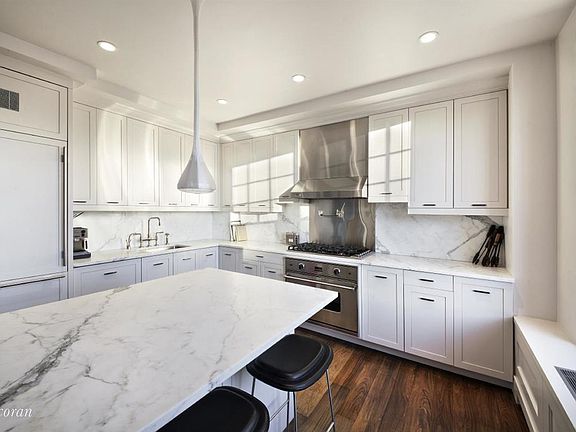 5th image of 31 W 11th St APT 6A