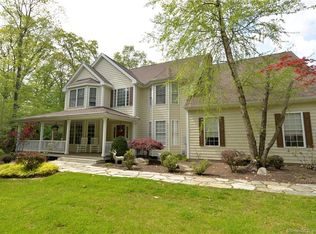 80 Country Ln, Bethany, CT 06524