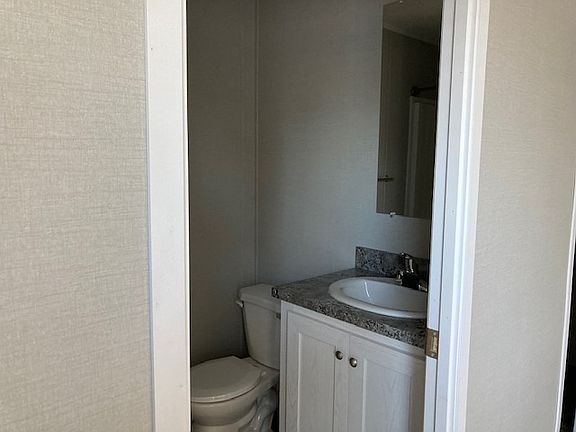 3rd image of 412 Lazy Branch Dr