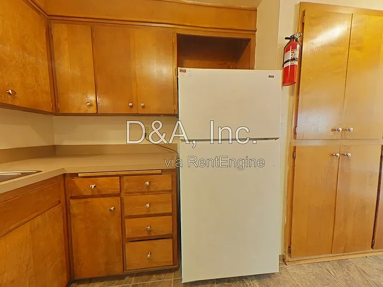 680 SW Washington Ave #B — Photo 5