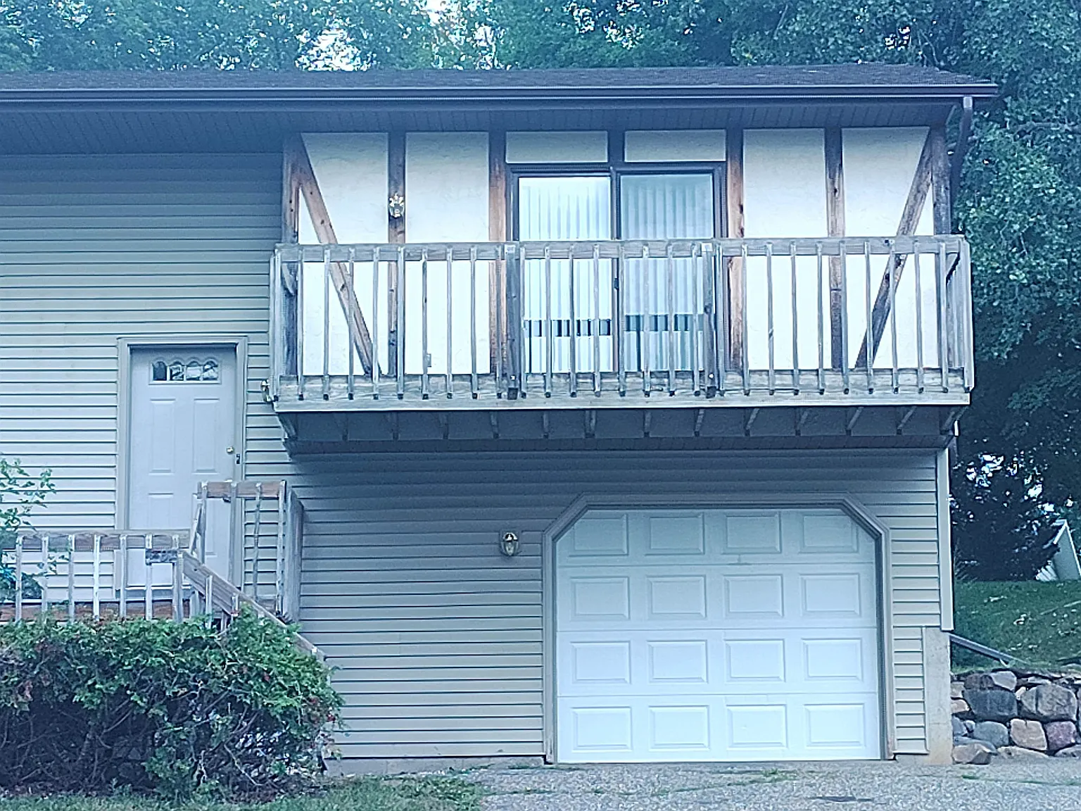 3 bed, 2.0 bath, 1292 sqft, $1,800 — Photo 1