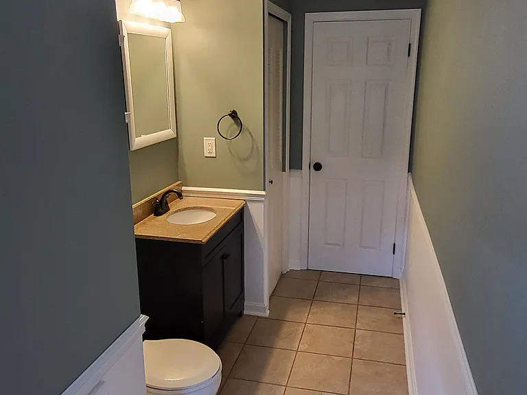 1216 Vermont Ln — Photo 10