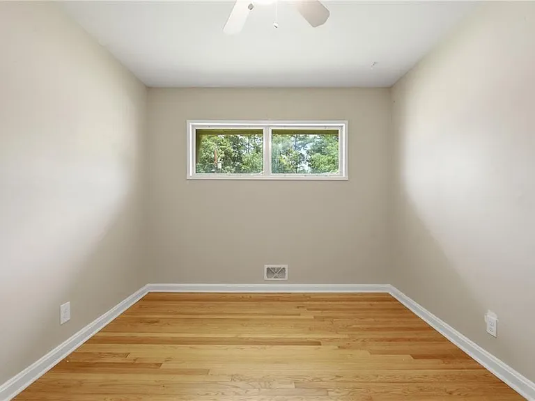 2140 Oakawana Dr NE — Photo 34