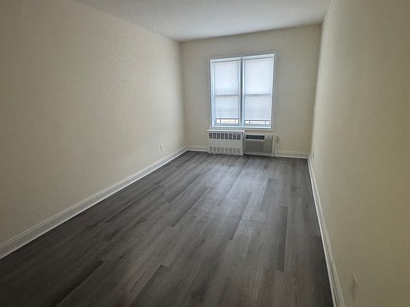 5th image of 545 Howard Ave #3D