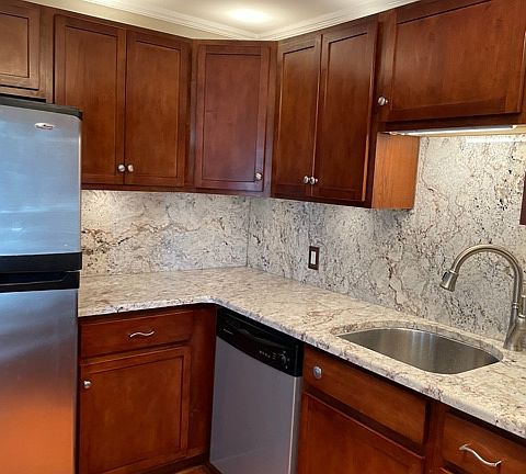 2nd image of 493 Colvin Ave APT 1