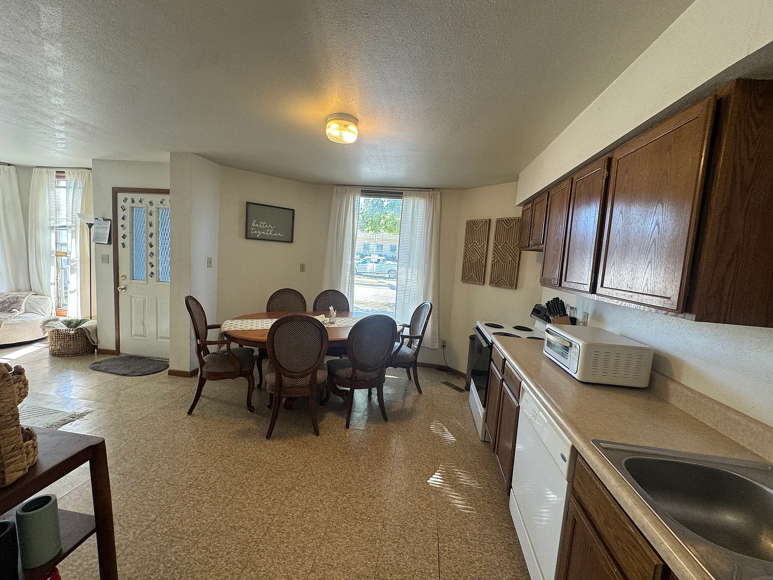 2 bed, $840 — Photo 4