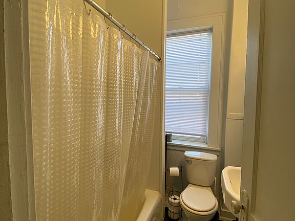 4th image of 1668 Selby Ave #2