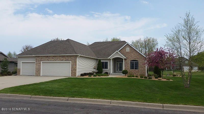 1982 WOODCREST DR NE