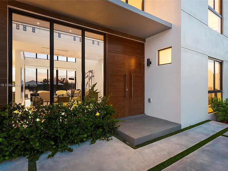 5420 SW 72nd Ave — Photo 52