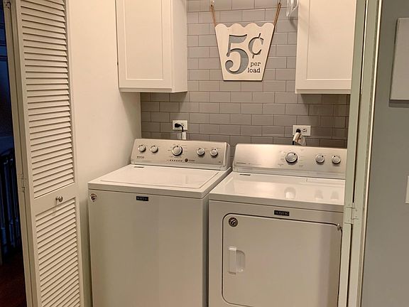 4th image of 2040 W Belmont Ave APT 207