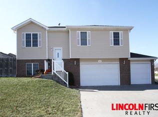 2233 NW 43rd St, Lincoln, NE 68524