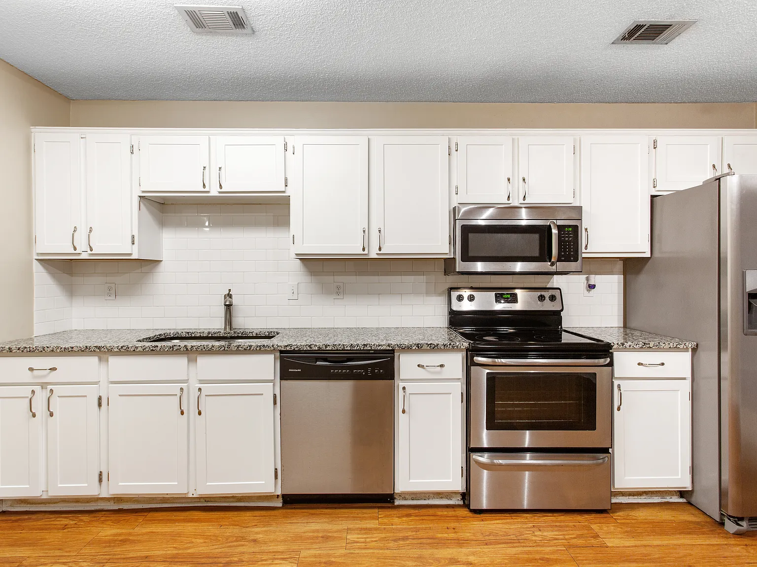 3 bed, 1550 sqft, $2,100 — Photo 3