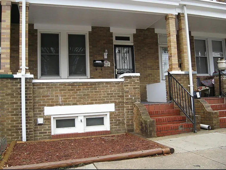 3116 Kenyon Ave — Photo 1