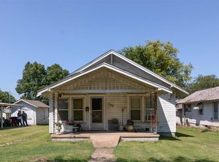 703 Kaw St, Perry, OK 73077