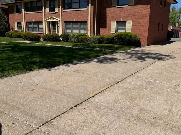 10650 Cermak Rd #2E, Westchester, IL 60154