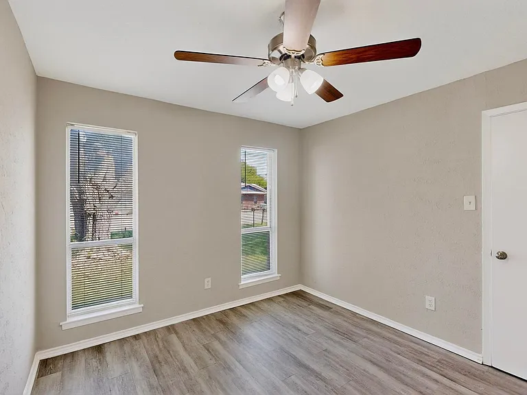 140 Trout St — Photo 31