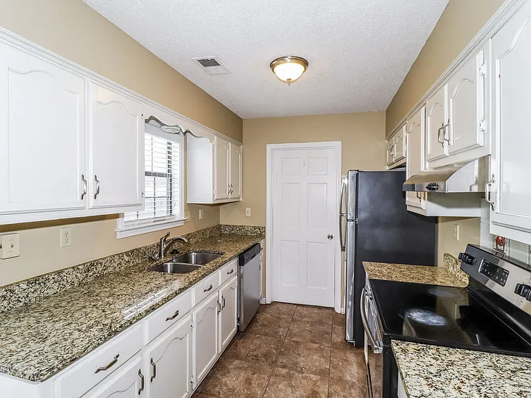 2691 Country Lawn Cv — Photo 9