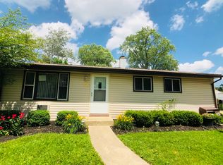 68 Golfview Ln, Carpentersville, IL 60110