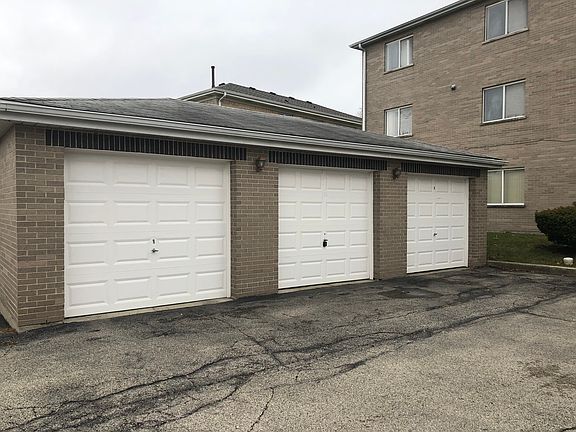 5th image of 115 E Division St APT 102